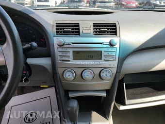 2010 Toyota Camry LE – miniatura 11