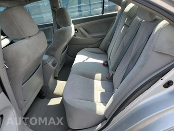 2010 Toyota Camry LE – miniatura 13