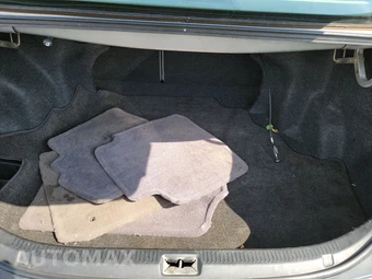 2010 Toyota Camry LE – miniatura 16