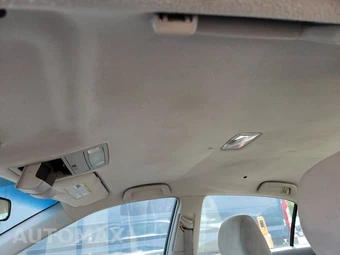 2010 Toyota Camry LE – miniatura 18