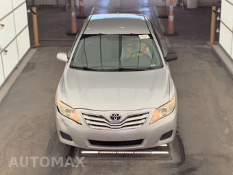 2010 Toyota Camry LE – miniatura 2