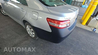 2010 Toyota Camry LE – miniatura 21