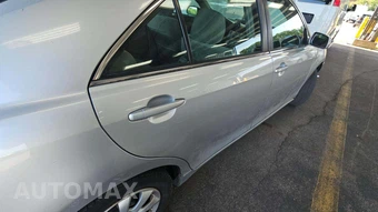2010 Toyota Camry LE – miniatura 24
