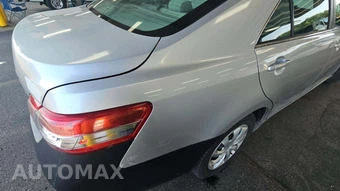 2010 Toyota Camry LE – miniatura 26