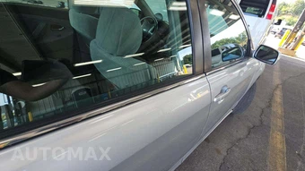 2010 Toyota Camry LE – miniatura 27