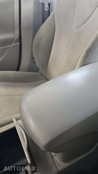2010 Toyota Camry LE – miniatura 31