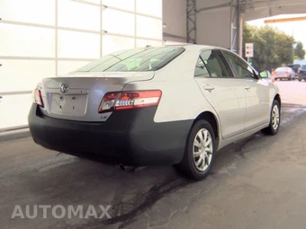 2010 Toyota Camry LE – miniatura 4