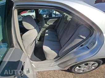 2010 Toyota Camry LE – miniatura 10