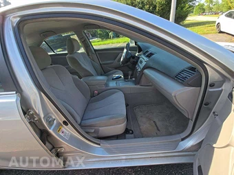 2010 Toyota Camry LE – miniatura 15