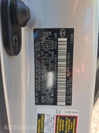 2010 Toyota Camry LE – miniatura 2