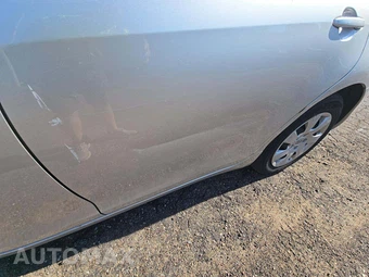 2010 Toyota Camry LE – miniatura 20