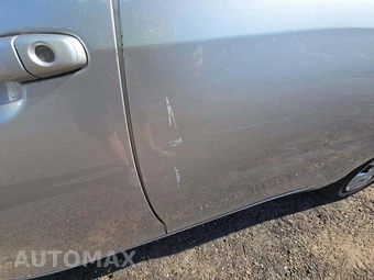 2010 Toyota Camry LE – miniatura 21