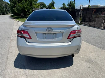 2010 Toyota Camry LE - miniatura 10