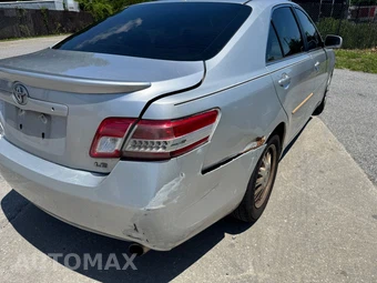 2010 Toyota Camry LE - miniatura 11