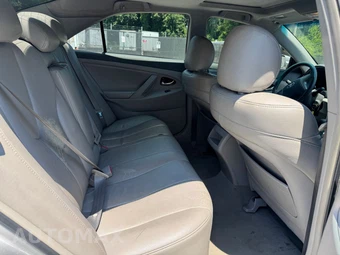 2010 Toyota Camry LE - miniatura 17