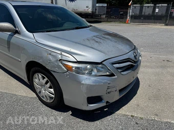 2010 Toyota Camry LE - miniatura 4