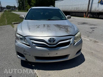 2010 Toyota Camry LE - miniatura 5
