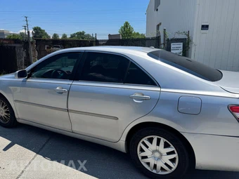 2010 Toyota Camry LE - miniatura 7