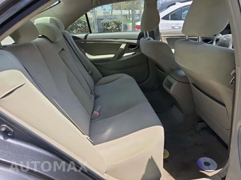 2010 Toyota Camry LE - miniatura 15