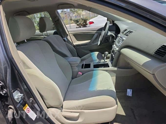 2010 Toyota Camry LE - miniatura 17