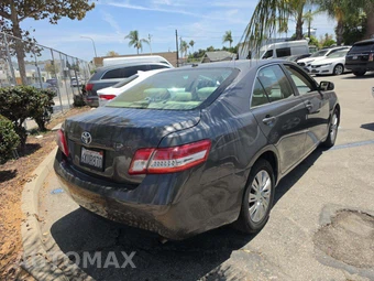 2010 Toyota Camry LE - miniatura 3