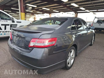 2010 Toyota Camry SE – miniatura 4