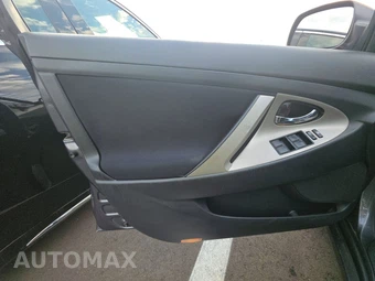 2010 Toyota Camry SE – miniatura 9