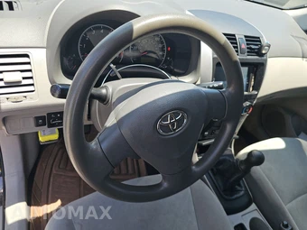 2010 Toyota Corolla - miniatura 10