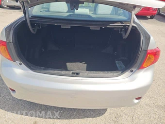 2010 Toyota Corolla - miniatura 11