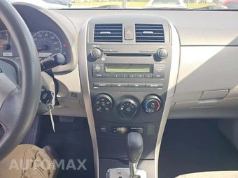 2010 Toyota Corolla - miniatura 7