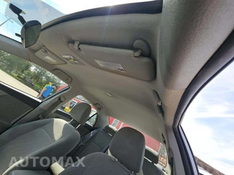 2010 Toyota Corolla - miniatura 8