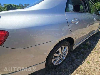 2010 Toyota Corolla – miniatura 7