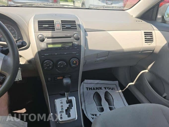 2010 Toyota Corolla – miniatura 10