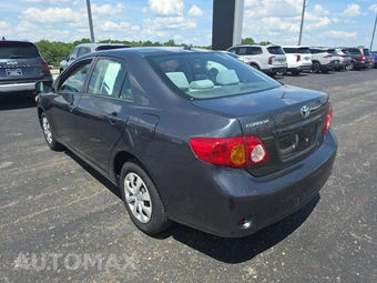 2010 Toyota Corolla – miniatura 2