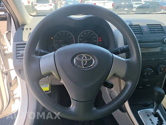 2010 Toyota Corolla - miniatura 10