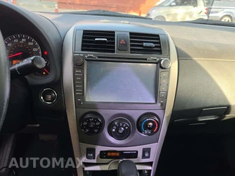 2010 Toyota Corolla – miniatura 10