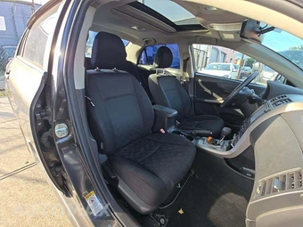 2010 Toyota Corolla – miniatura 18