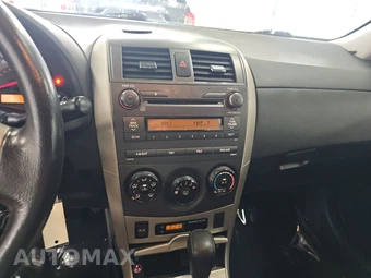2010 Toyota Corolla – miniatura 11