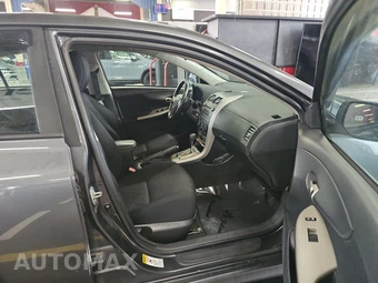 2010 Toyota Corolla – miniatura 8
