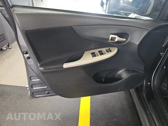 2010 Toyota Corolla – miniatura 9