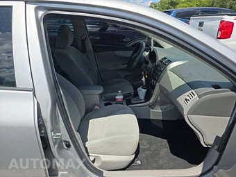 2010 Toyota Corolla – miniatura 8