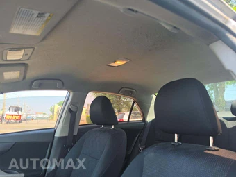 2010 Toyota Corolla – miniatura 11