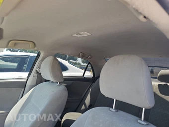 2010 Toyota Corolla CE – miniatura 18