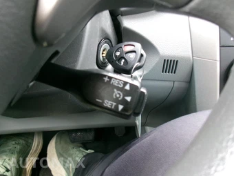 2010 Toyota Corolla CE - miniatura 12