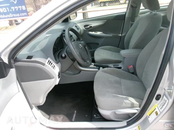 2010 Toyota Corolla CE - miniatura 8