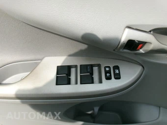2010 Toyota Corolla CE - miniatura 9
