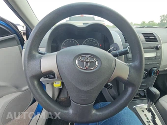 2010 Toyota Corolla - miniatura 10