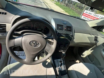 2010 Toyota Corolla - miniatura 12