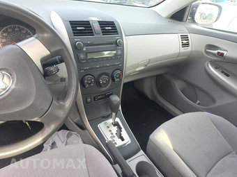 2010 Toyota Corolla – miniatura 11