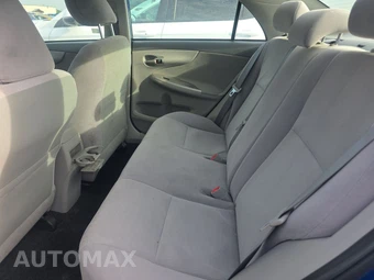 2010 Toyota Corolla – miniatura 13